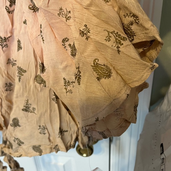 NWT white, tan & peach flared sleeved blouse 2X - Picture 5 of 5